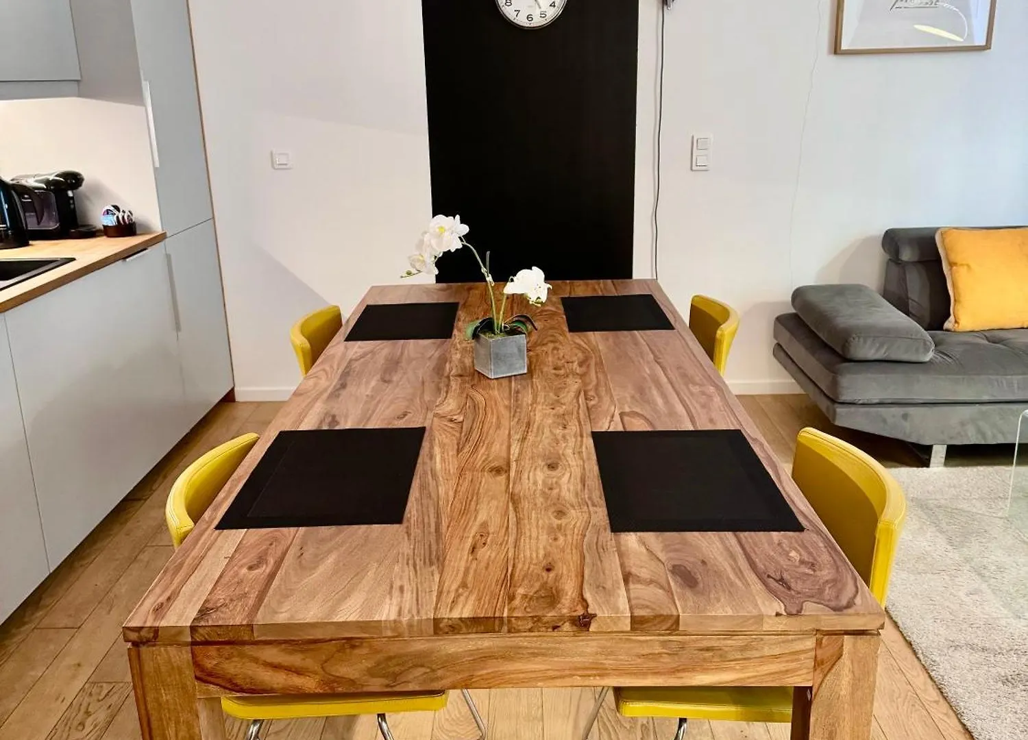 Vieil Antibes Apartment With Ac 320M From Beach contacts