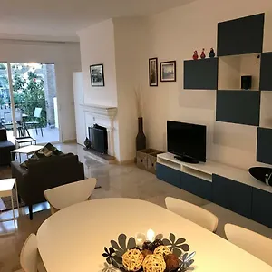 new-marbella-estepona-beach-frontline-apartment.es-andalucia.com/